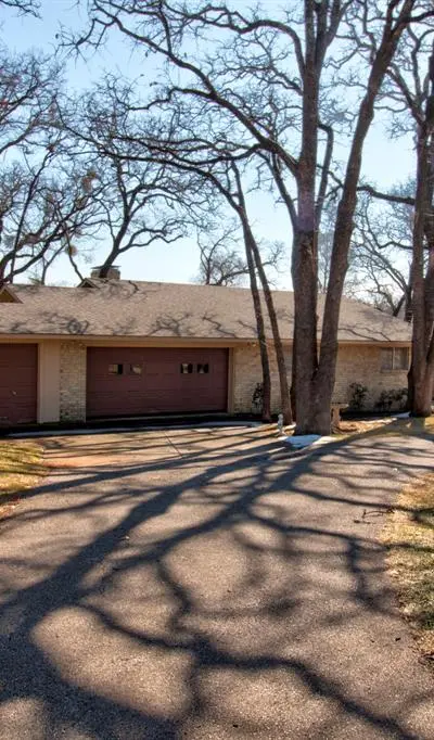 207 Kiowa Drive W, Lake Kiowa TX 76240