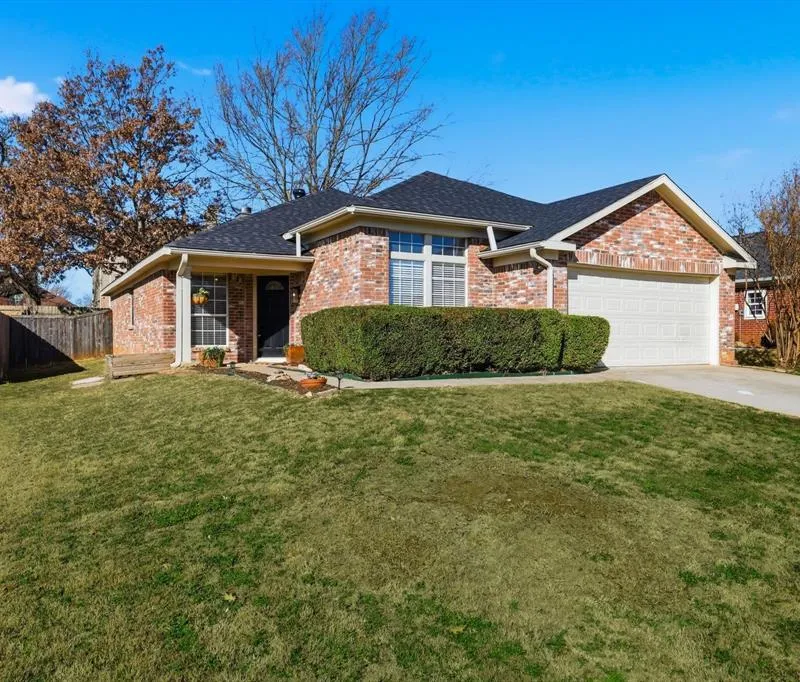 739 Thousand Oaks Drive, Lake Dallas TX 75065