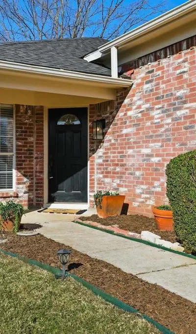 739 Thousand Oaks Drive, Lake Dallas TX 75065 - Photo 2