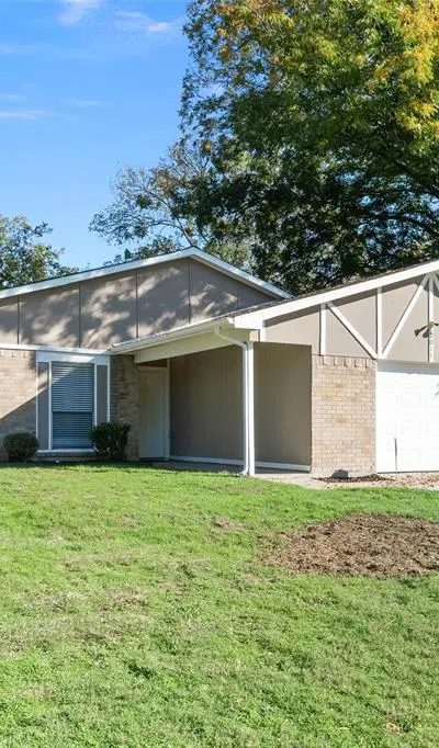2011 Lavon Creek Lane, Arlington TX 76006 - Photo 2