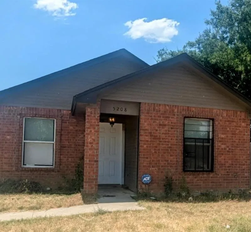 5208 Carol Avenue, Fort Worth TX 76105