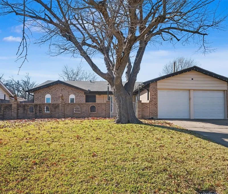 2002 Cottie Lane, Arlington TX 76010