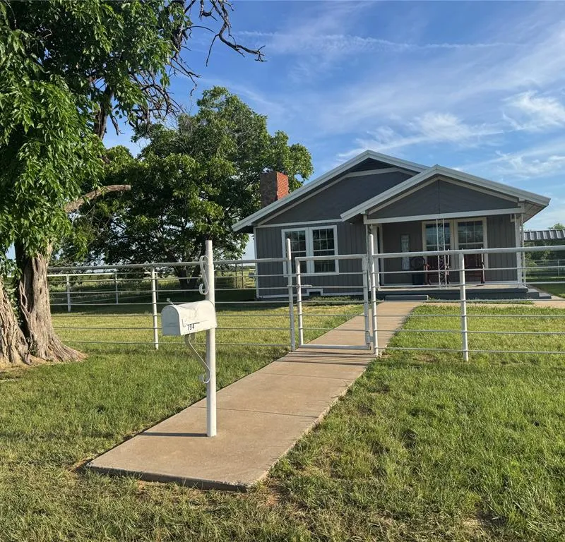 794 W Antelope Road, Jacksboro TX 76389