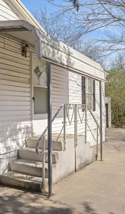 220 N Houston Street, Edgewood TX 75117 - Photo 3