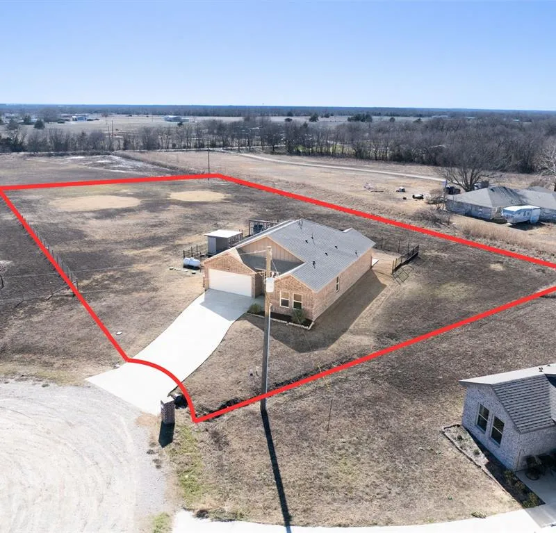 315 Delatorre Street, Trenton TX 75490