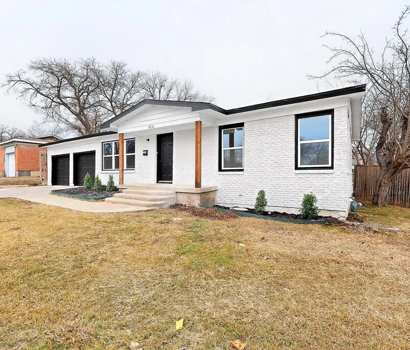1816 Ellington Drive, Fort Worth TX 76112