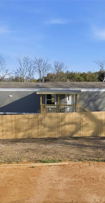 618 E 6th Street # B, Blum TX 76627