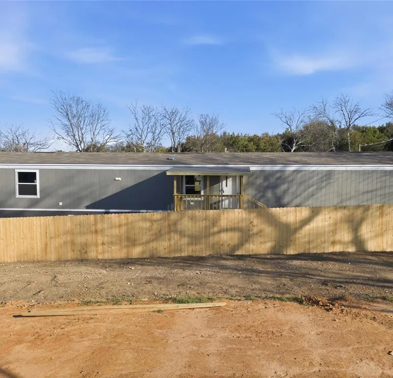 618 E 6th Street # B, Blum TX 76627