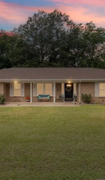 2812 Mccarley Drive, Commerce TX 75428 - Photo 2
