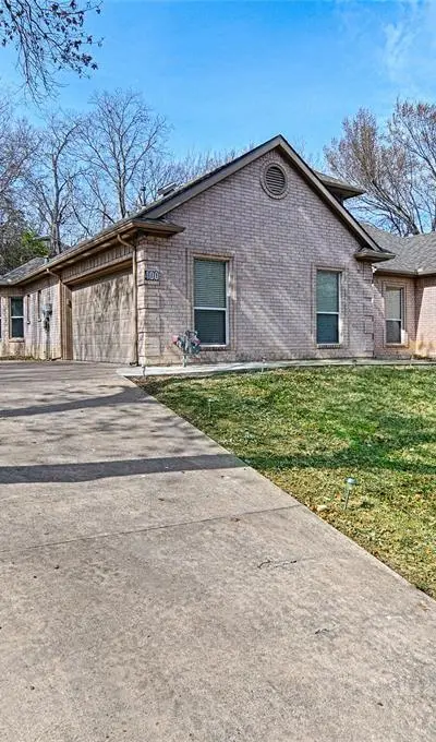 400 Dale Hollow Road, Fort Worth TX 76103