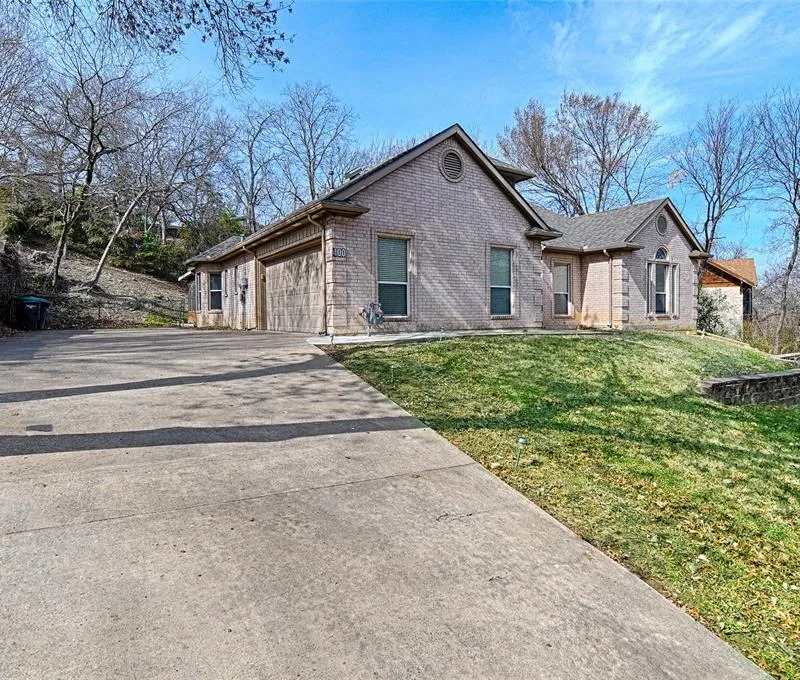 400 Dale Hollow Road, Fort Worth TX 76103