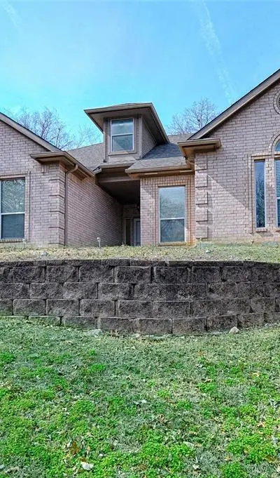 400 Dale Hollow Road, Fort Worth TX 76103 - Photo 2