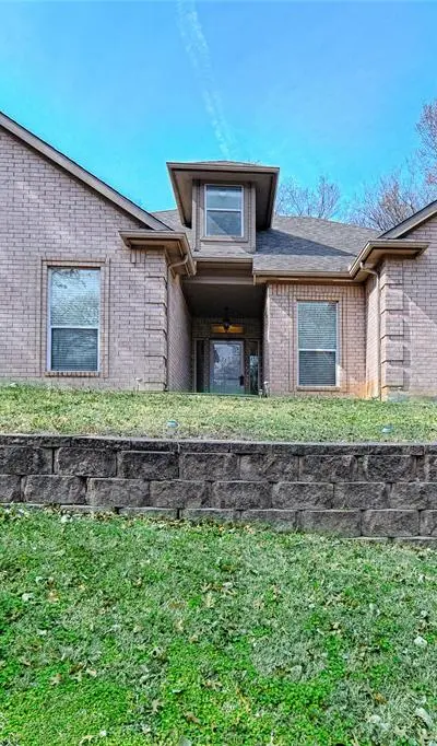 400 Dale Hollow Road, Fort Worth TX 76103 - Photo 3