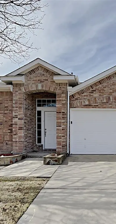 617 Oak Hollow Trail, Saginaw TX 76179