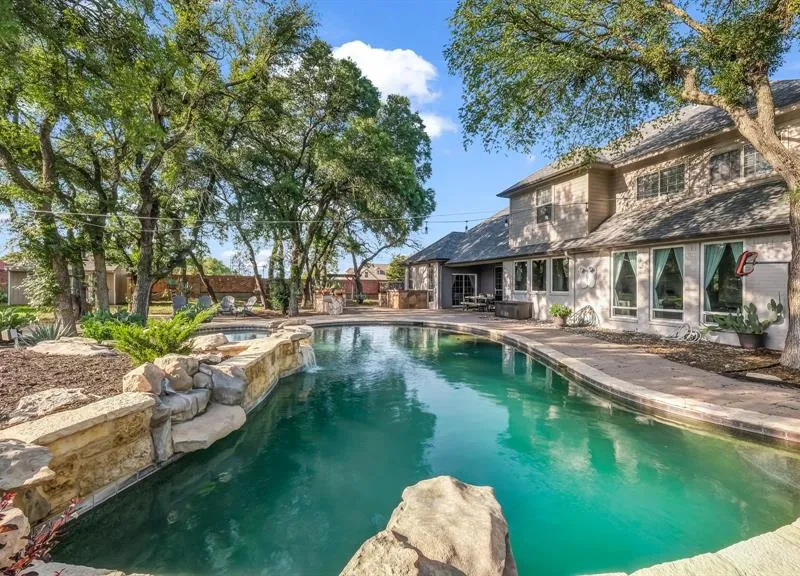 100 Oakview Drive, Hudson Oaks TX 76087