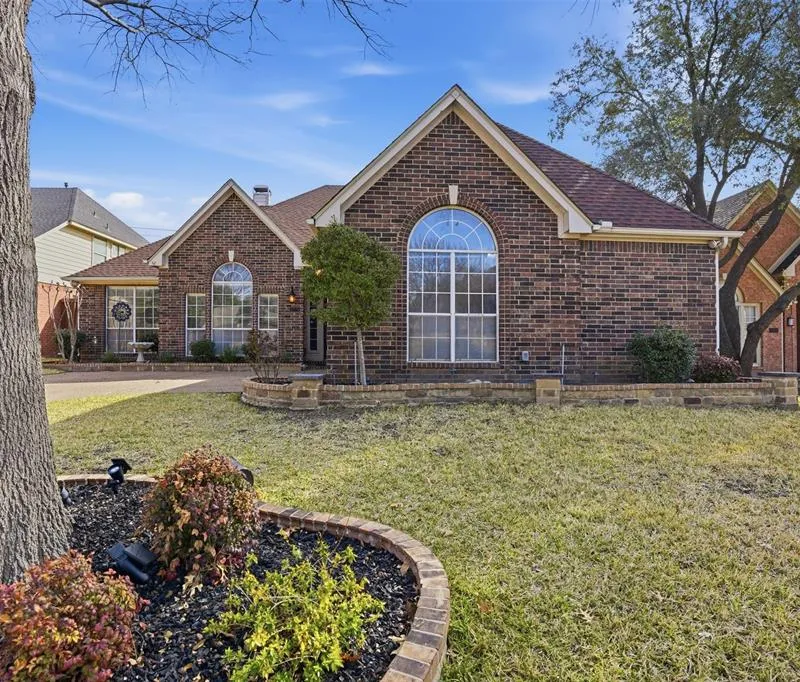2221 Templeton Drive, Arlington TX 76006