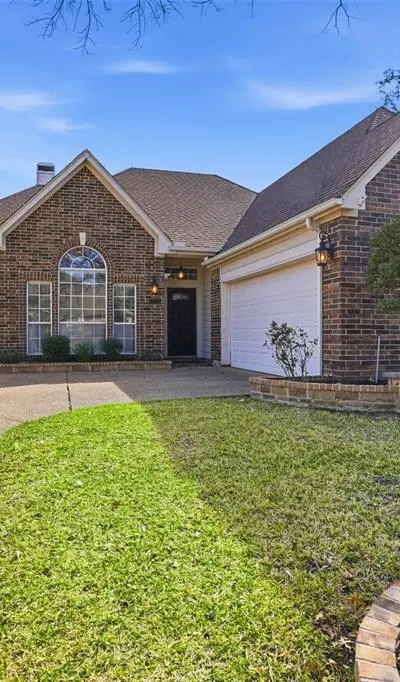 2221 Templeton Drive, Arlington TX 76006 - Photo 2