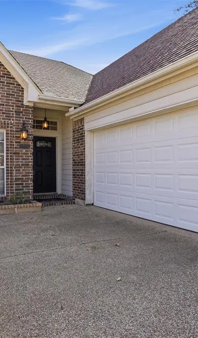 2221 Templeton Drive, Arlington TX 76006 - Photo 3