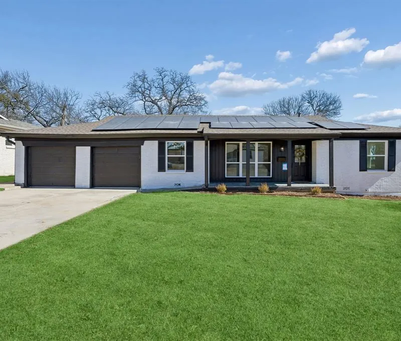 808 Lee Drive, Bedford TX 76022