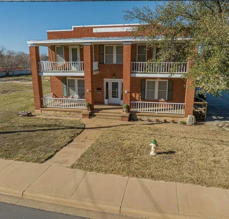 900 W West Walker, Breckenridge TX 76424