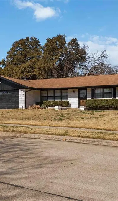 1422 Glenwick Lane, Irving TX 75060 - Photo 2