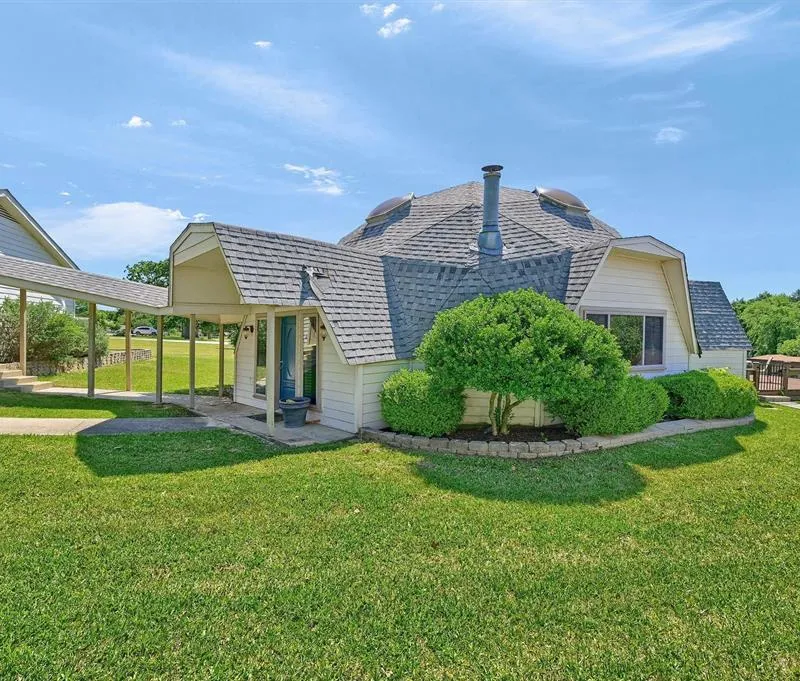 114 E Seminole Drive, Lake Kiowa TX 76240