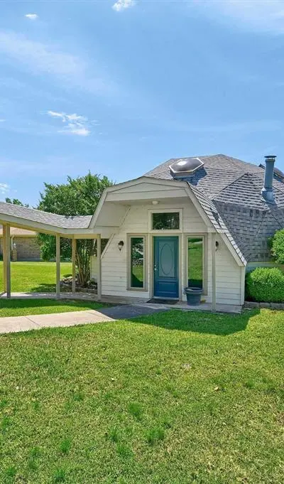 114 E Seminole Drive, Lake Kiowa TX 76240 - Photo 2