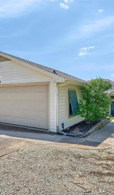 114 E Seminole Drive, Lake Kiowa TX 76240 - Photo 3