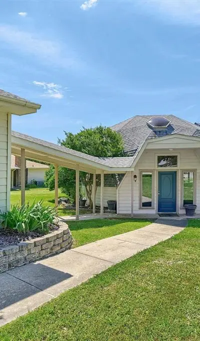 114 E Seminole Drive, Lake Kiowa TX 76240 - Photo 4