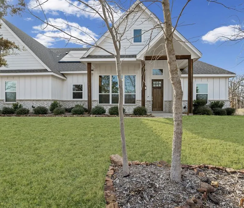 1045 Churchill Lane, Millsap TX 76066