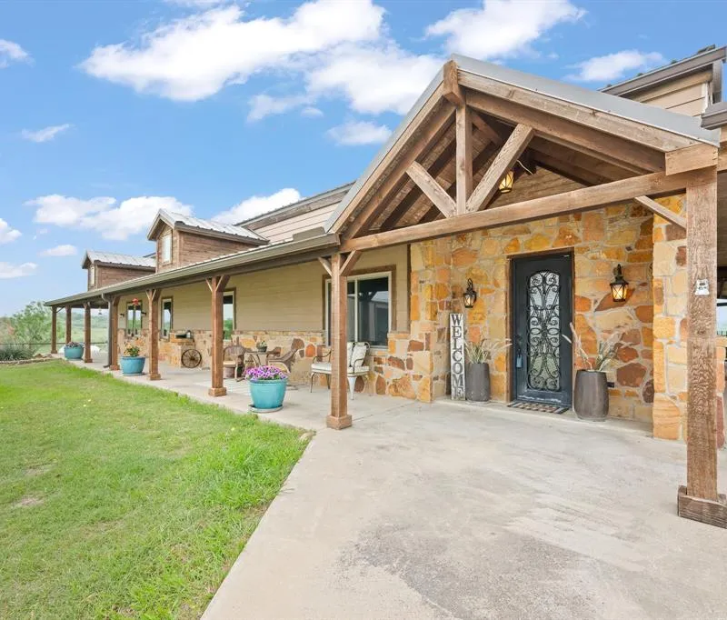 290 Barton Road, Maypearl TX 76064