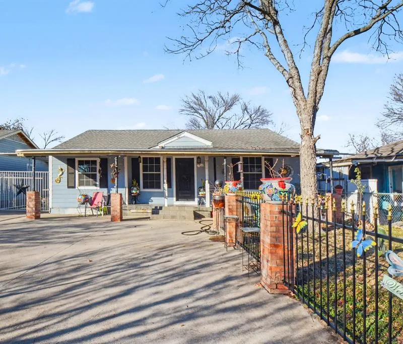 1615 Barlow Avenue, Dallas TX 75224