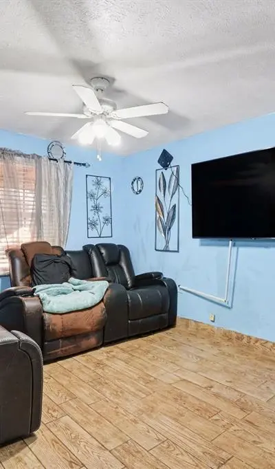 1615 Barlow Avenue, Dallas TX 75224 - Photo 2