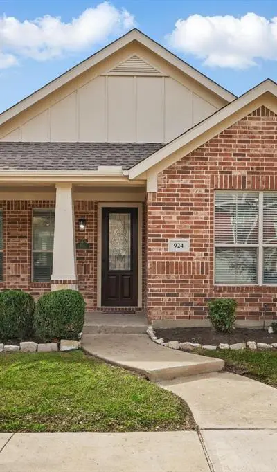924 Charleston Lane, Savannah TX 76227 - Photo 3