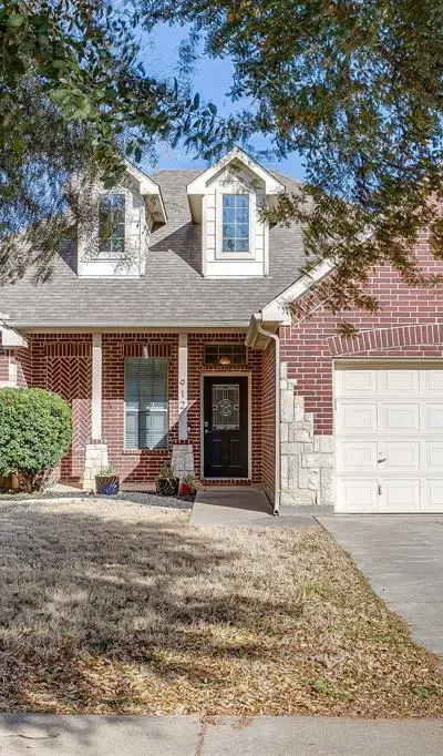 912 Robbins Way, Saginaw TX 76179
