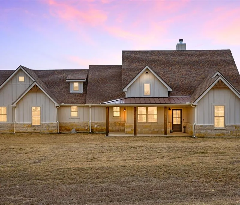 476 Silver Leaf Drive, Sunset TX 76270