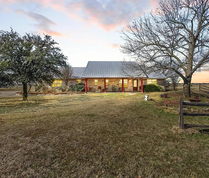 1233 FM 901, Collinsville TX 76233