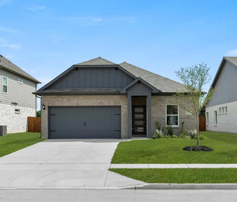 1221 Anderson Drive, Trenton TX 75490