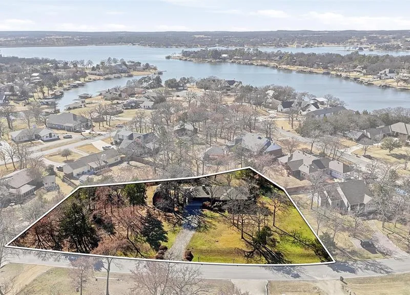 716 Kiowa Drive E, Lake Kiowa TX 76240