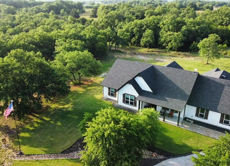 165 Rolling Bend Road, Alvord TX 76225