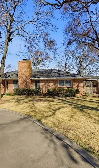 209 Modoc Trail, Lake Kiowa TX 76240