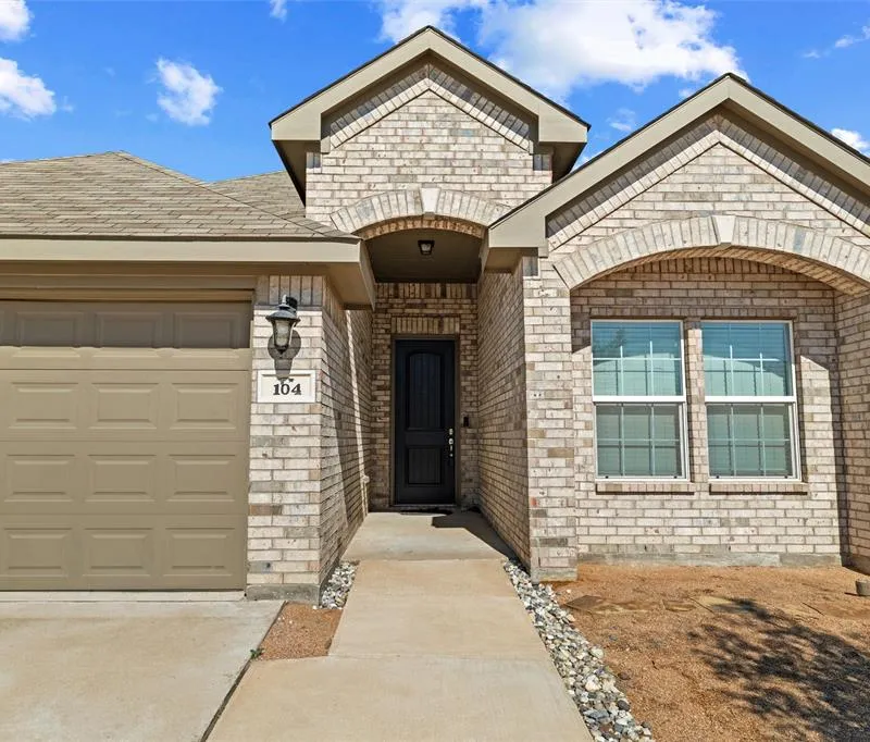 104 Cadyn Drive, Keene TX 76059