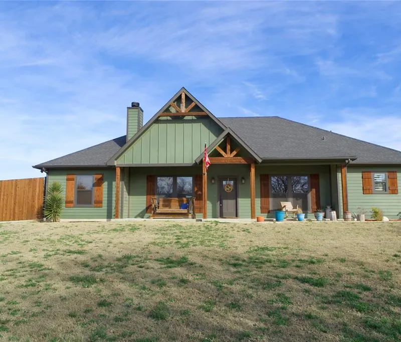 700 N Mesquite Street, Muenster TX 76252