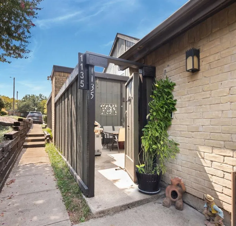 4655 Country Creek Drive # 1135, Dallas TX 75236