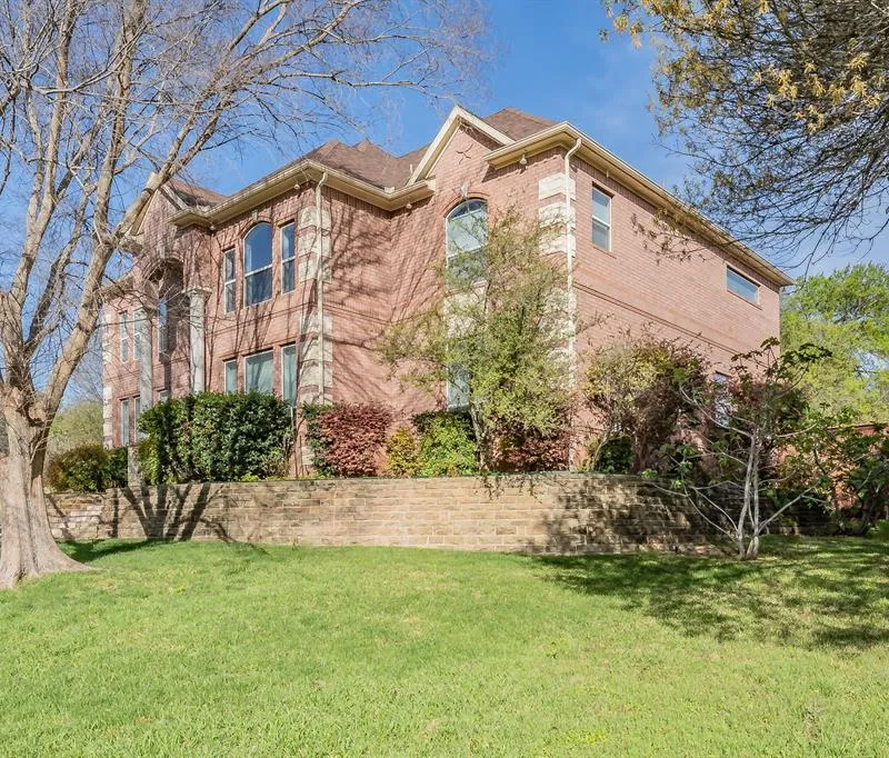 8925 Hunters Glen Trail, Fort Worth TX 76120