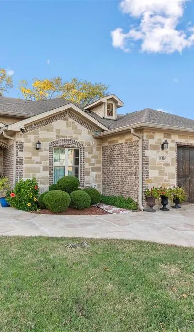 1006 Manning Street, Grand Prairie TX 75051