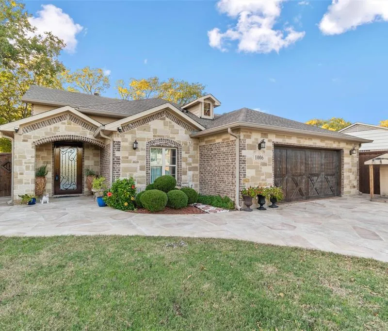 1006 Manning Street, Grand Prairie TX 75051