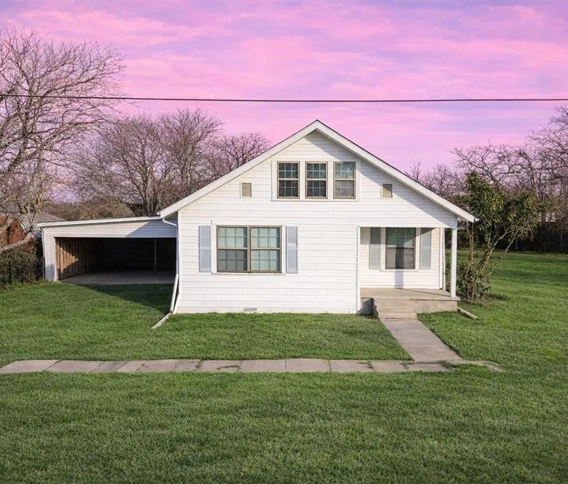 108 W Stroud Street, Frost TX 76641