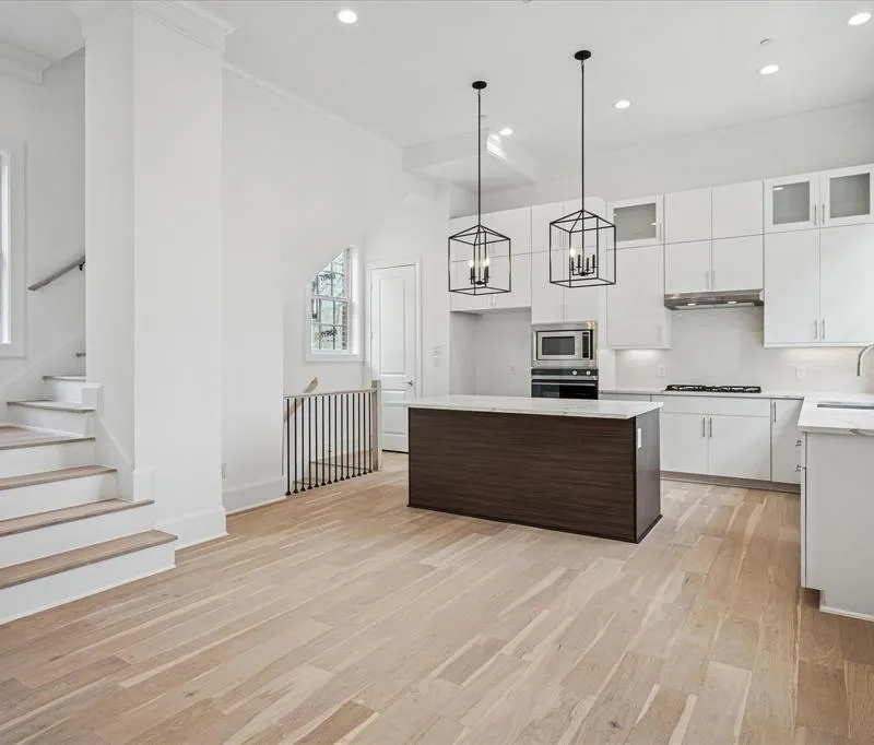 4070 Oak Circle, Addison TX 75001
