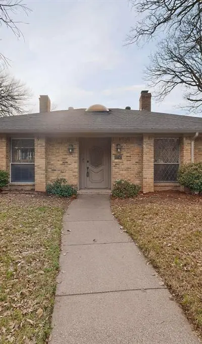 2712 Lincoln Drive, Arlington TX 76006 - Photo 2